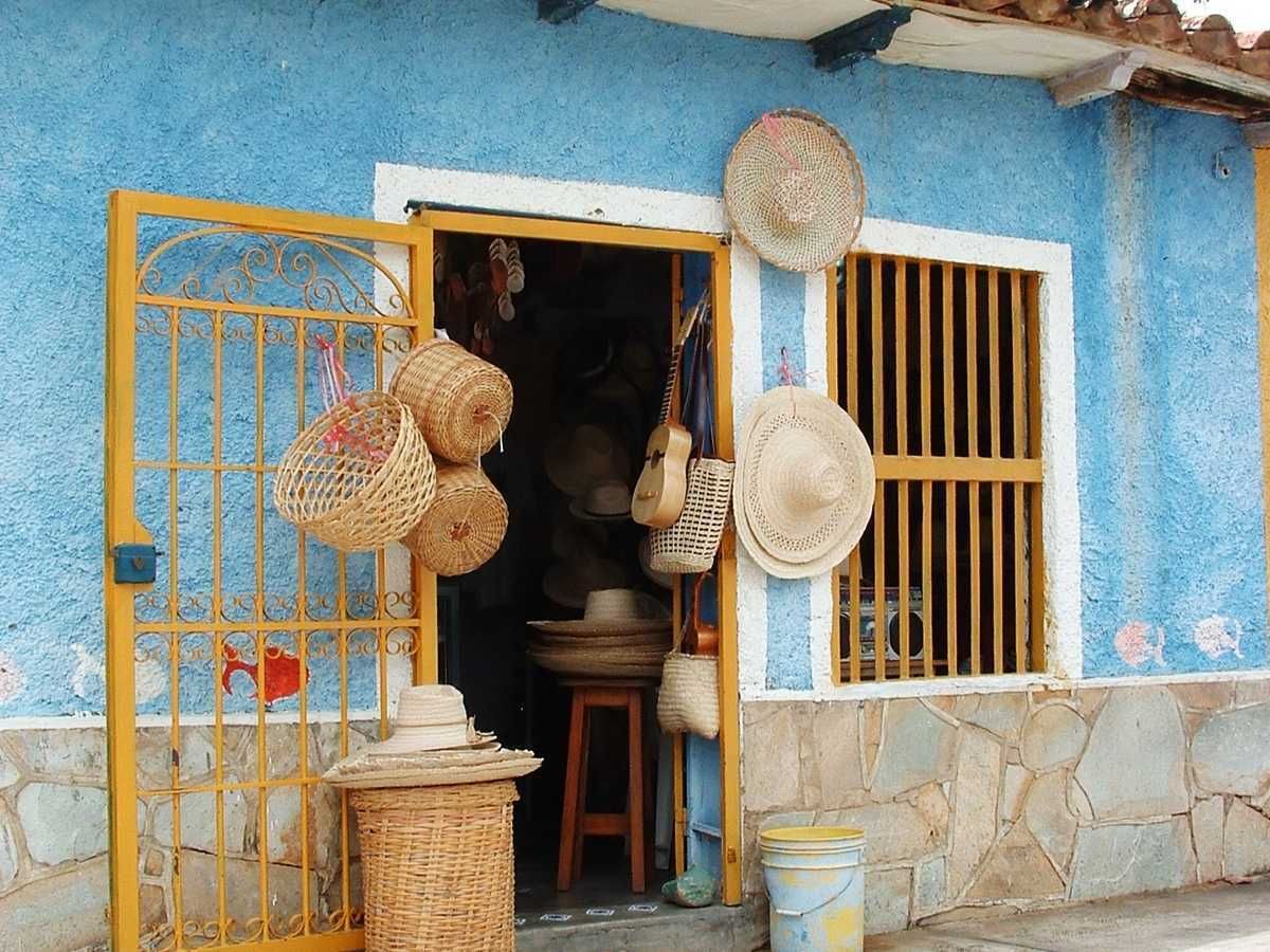 8 razones para comprar en las tiendas de barrio